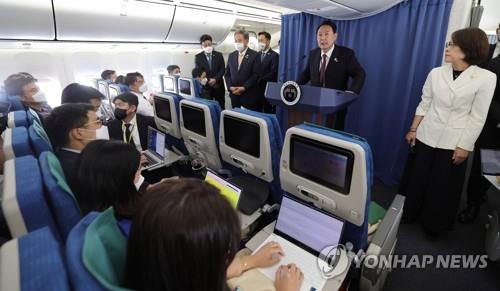 مكتب يون يحظر مراسلي إم بي سي من ركوب الطائرة الرئاسية في رحلته القادمة إلى جنوب شرق آسيا