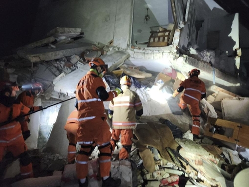 (زلزال تركيا) فريق الإنقاذ الكوري الجنوبي يبدأ عمليات البحث والإنقاذ في أنطاكية - 1