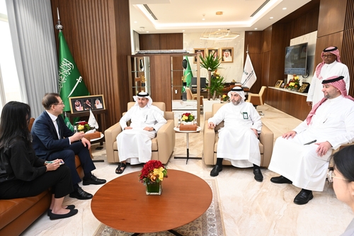 وزير المحيطات يلتقي مع كبار المسؤولين السعوديين لبحث التعاون في المحيطات والثروة السمكية