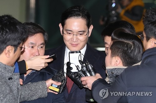 This photo, taken on Jan. 13, 2017, shows Lee Jae-yong, vice chairman of Samsung Electronics Co., appearing at the office of Independent Counsel Park Young-soo in Seoul for questioning over bribery allegations. (Yonhap)