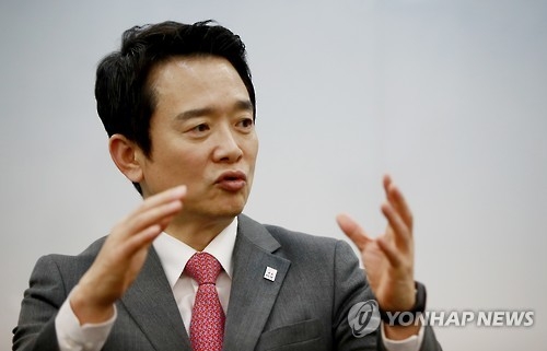 Gyeonggi Gov. defines Moon as another Park