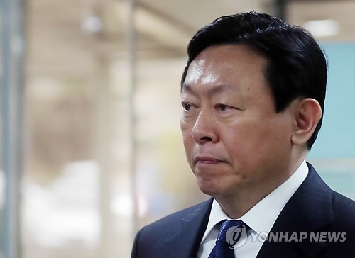 Prosecutors to question Lotte chairman over corruption scandal this week