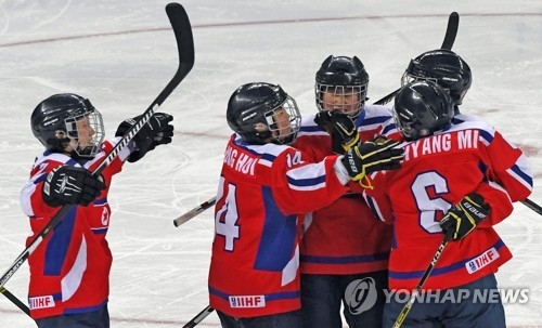 North Korean players celebrate their goal against Slovenia during the teams' final game at the International Ice Hockey Federation Women's World Championship Division II Group A at Kwandong Hockey Centre in Gangneung, Gangwon Province, on April 8, 2017. (Yonhap)