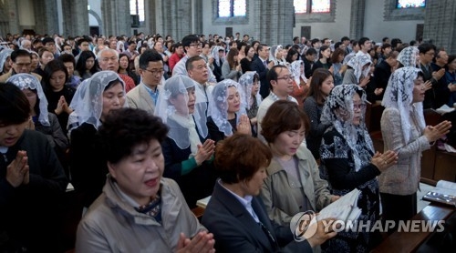 S. Korea's Catholic population estimated at 5.6 million in 2015 - 1