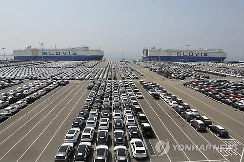 South Korean-made cars wait to be shipped abroad from the Pyeongtaek-Dangjin Port in this undated file photo. (Yonhap) 