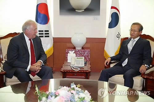 (LEAD) Senior officials of S. Korea, U.S. meet to prepare for Moon-Trump summit - 1