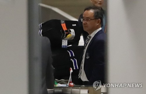 Lee Yong-soo, head of the Korea Football Association (KFA) technical committee, waits for the South Korean football squad at Incheon International Airport on June 14, 2017. (Yonhap)