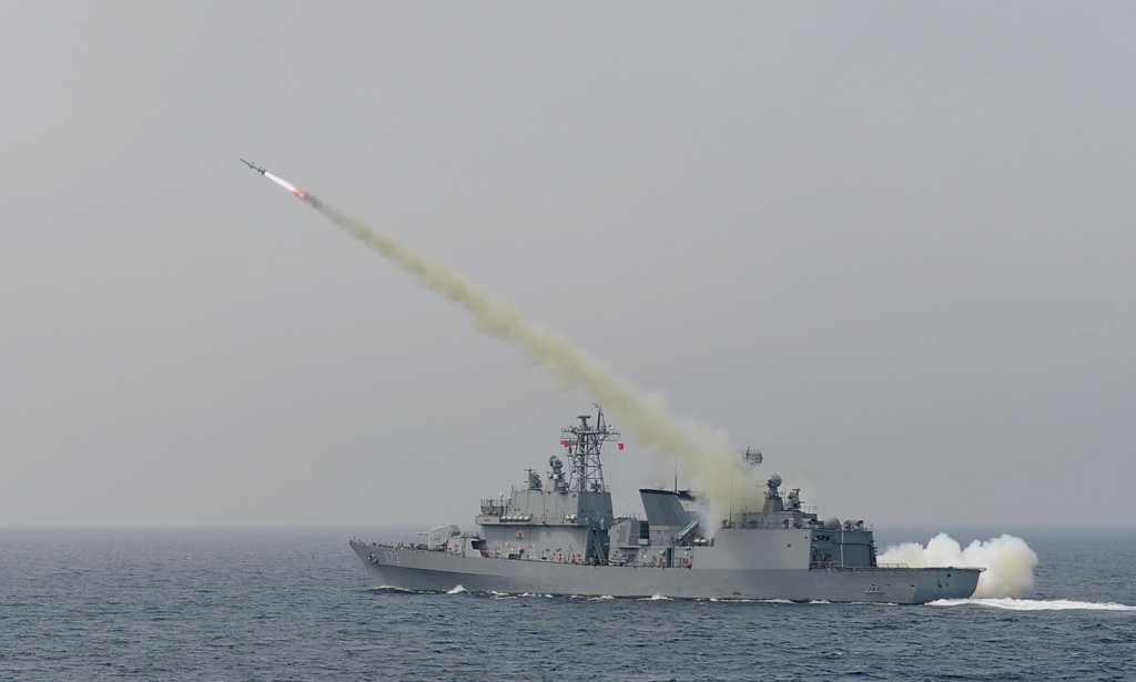 South Korea's 3,200-ton Yang Manchun destroyer fires a Harpoon guided missile during a joint exercise with the Air Force in the East Sea on July 6, 2017, in this photo provided by the Navy. (Yonhap) 