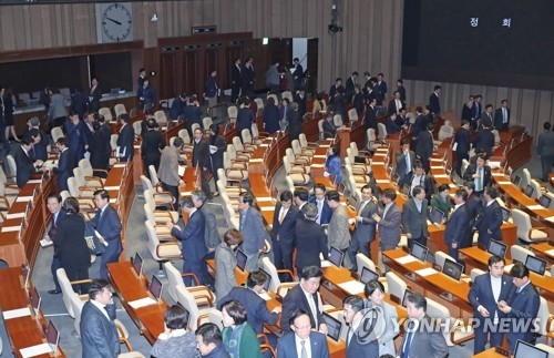 (2nd LD) Main opposition party decides to oppose budget deal - 1
