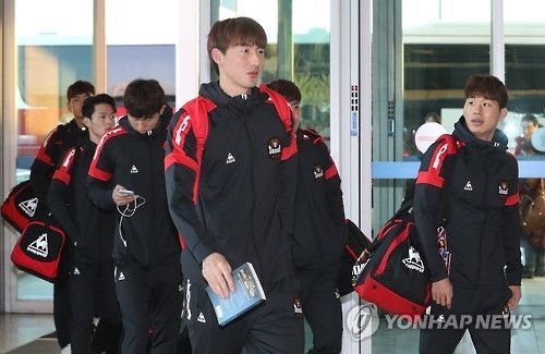 This file photo taken Jan. 3, 2017, shows FC Seoul players arriving at Incheon International Airport in the city, located west of Seoul. (Yonhap)
