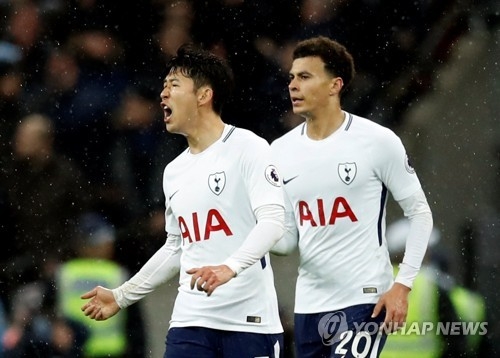 In this Reuters file photo taken on Jan. 4, 2018, Son Heung-min of Tottenham Hotspur (L) celebrates his equalizer against West Ham during the clubs' English Premier League match at Wembley Stadium in London. (Yonhap)