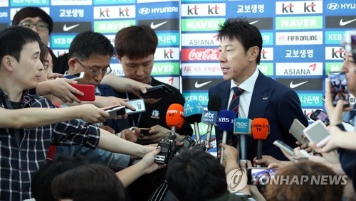 Shin Tae-yong, head coach of the South Korean men's national football team, speaks to reporters at Incheon International Airport before departing for Austria, the site of their pre-World Cup camp, on June 3, 2018. (Yonhap)