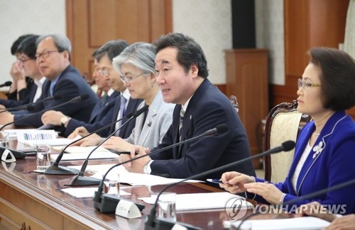Prime Minister Lee Nak-yon speaks during a meeting of the patriots and veterans affairs committee on June 8, 2018. (Yonhap)