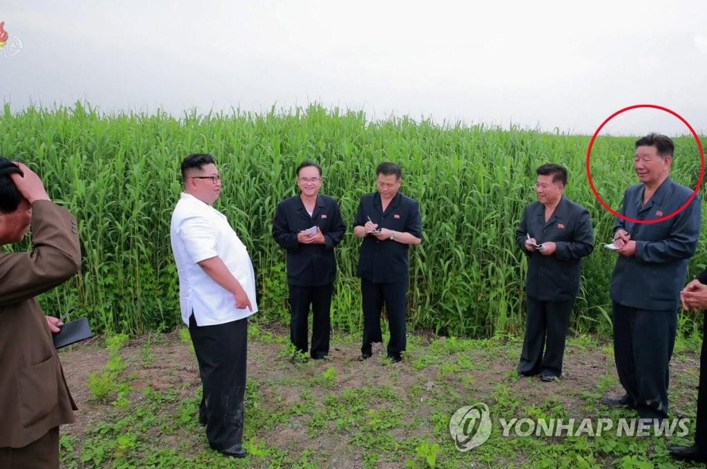 Hwang Pyong-so (R, circled), a former North Korean general who was dismissed last year, is reported to have accompanied North Korean leader Kim Jong-un on a site inspection, according to the Korean Central News Agency (KCNA) on June 30, 2018. (Yonhap) (For Use Only in the Republic of Korea. No Redistribution)
