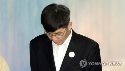 Ex-President Lee's 'wealth manager' gets suspended prison term over DAS scandal