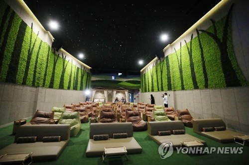 This photo shows "Cine & Foret," a forest-themed screening room opened for the first time in the country at the CGV-Gangbyeon theater in eastern Seoul on July 6, 2018. (Yonhap)