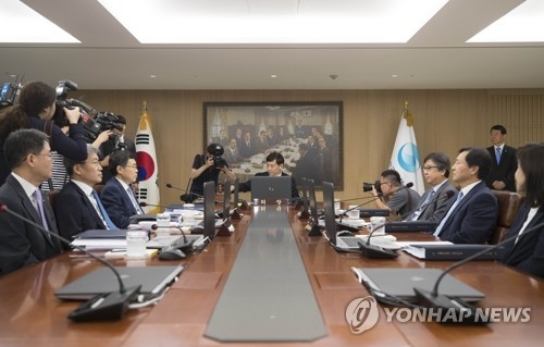 The Bank of Korea monetary policy board holds its decision-making meeting on the key rate at its Seoul headquarters on July 12, 2018. (Yonhap)
