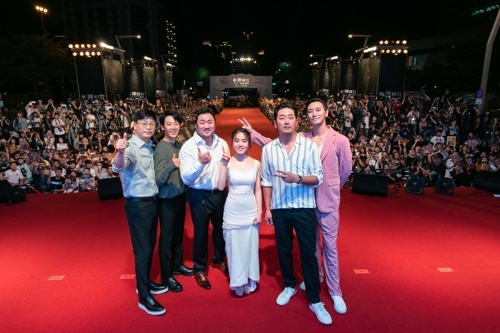Director Kim Yong-hwa (1st from L) and the cast of "Along With the Gods: The Last 49 Days" pose for photos during a red carpet event for the film in Taiwan on Aug. 5, 2018. (Yonhap)