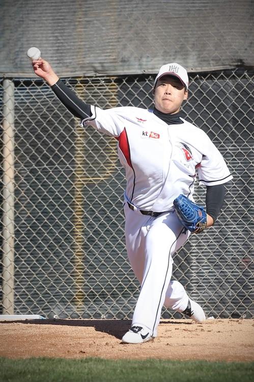 Former two-way baseball player abandons pitching dreams after one bullpen session