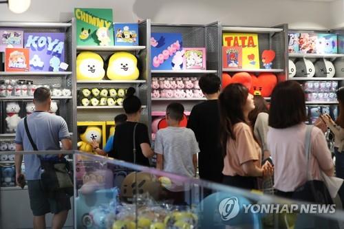  K-pop superfans' craze for special items creates new potential market