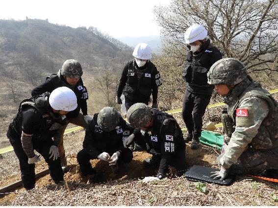 S. Korea discovers apparent Korean War remains in DMZ - 1
