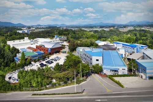 This photo provided by Iljin Group shows Iljin Diamond Co.'s plant in Eumseong, North Chungcheong Province. (PHOTO NOT FOR SALE) (Yonhap)