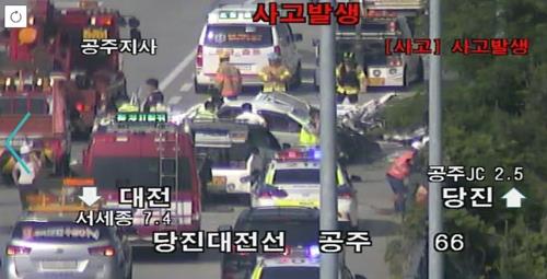 This CCTV image shows the scene of a traffic accident on the Dangjin-Daejeon Expressway on June 4, 2019. (Yonhap) 