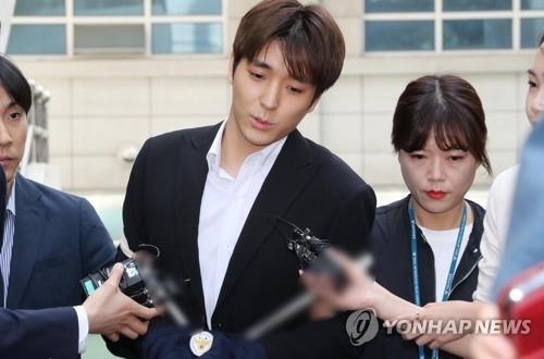 This undated file photo shows singer Choi Jong-hoon. (Yonhap)