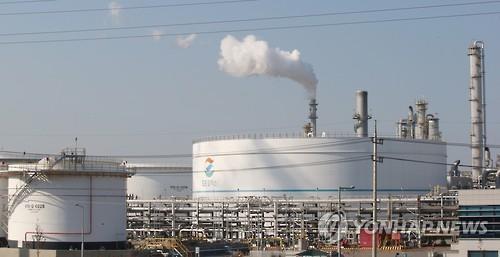 An oil refining plant in Yeosu, South Jeolla Province, 450 kilometers south of Seoul (Yonhap)