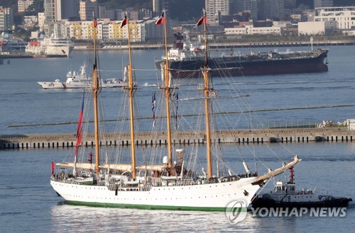 The Chilean Navy's training ship Esmeralda arrives at the port of South Korea's Naval Operations Command in South Korea's coastal city of Busan on Oct. 4, 2019. (Yonhap)