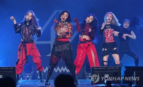 Mamamoo showcase new album "reality in BLACK" on Nov. 14, 2019, in a press event in Seoul. (Yonhap)