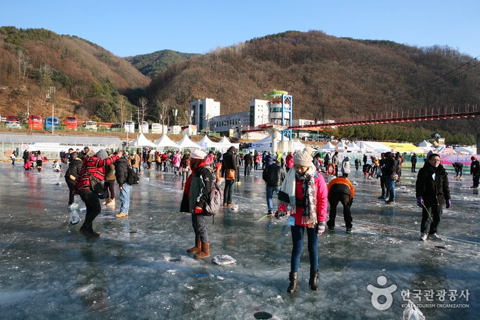 This photo of Hwacheon Sancheoneo Ice Festival is downloaded from the website of the Korea Tourism Organization. (PHOTO NOT FOR SALE) (Yonhap)