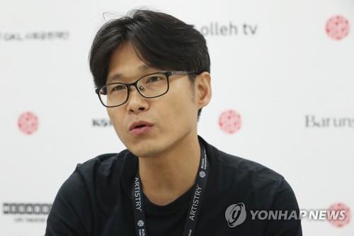 An undated file photo of director Yi Seung-jun of "In the Absence" (Yonhap)