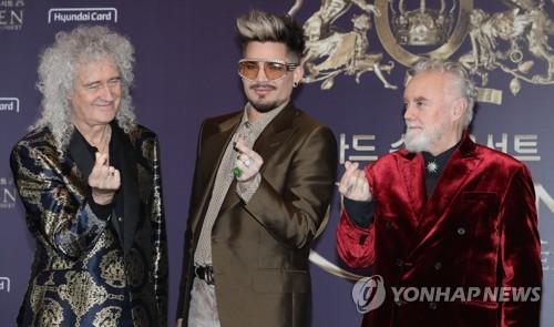 British rock band Queen pose for photos during a press conference in Seoul on Jan. 16, 2020. (Yonhap)