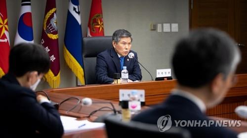 Defense Minister Jeong Kyeong-doo speaks during a meeting of major commanders to check the military's readiness posture in Seoul on April 17, 2020, in this photo provided by his office. (PHOTO NOT FOR SALE) (Yonhap)