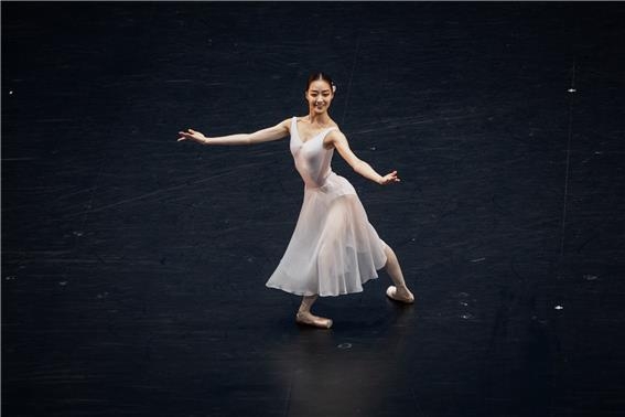 (Yonhap Interview) Dancer Kang Ho-hyun confronts complex as ballerina