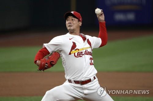 In this Associated Press photo, Kim Kwang-hyun of the St. Louis Cardinals pitches against the Pittsburgh Pirates in the top of the ninth inning of a Major League Baseball regular season game at Busch Stadium in St. Louis on July 24, 2020. (Yonhap)