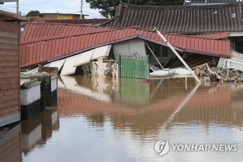 A house is destroyed by torrential rains in Namwon, North Jeolla Province, on Aug. 9, 2020. (Yonhap) 