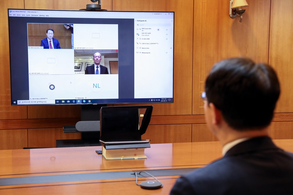 Deputy Foreign Minister Kim Gunn speaks to David Stilwell, assistant secretary of state for Asia and Pacific affairs, during virtual talks, in this photo provided by Seoul's foreign ministry on Aug. 12, 2020. (PHOTO NOT FOR SALE) (Yonhap)