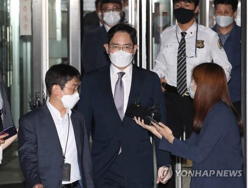 (LEAD) Prosecution to announce results of investigation of Samsung heir Lee in high-profile succession case in afternoon