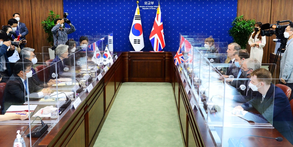 South Korean and British officials, including the countries' foreign ministers, hold their fifth strategic dialogue in Seoul, in this photo provided by the foreign ministry on Sept. 29, 2020. (PHOTO NOT FOR SALE) (Yonhap) 