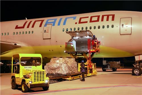Jin Air employees load cargo onto a B777-200ER at Incheon International Airport, west of Seoul, on Oct. 31, 2020, in the photo provided by the low-cost carrier. (PHOTO NOT FOR SALE) (Yonhap)