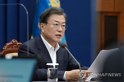 (LEAD) Moon honors U.N. Korean War veterans, vows to make Korea 'peaceful, prosperous'
