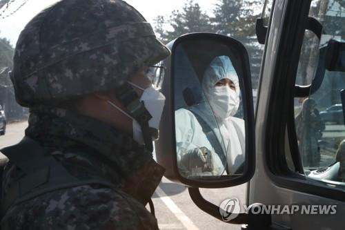 A worker enters an Army boot camp in Yeoncheon, Gyeonggi Province, on Nov. 26, 2020, to transport COVID-19 patients among the unit members. (Yonhap)