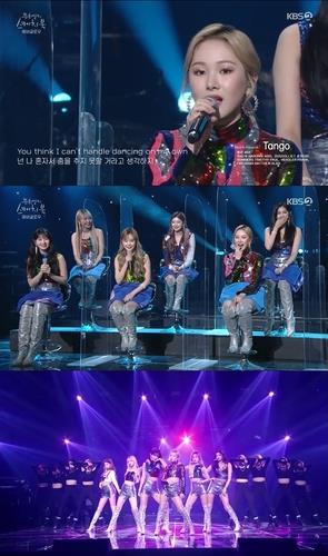 This composite photo, provided by Yue Hua Entertainment, shows members of EVERGLOW performing on a local music program on Nov. 24, 2020. (PHOTO NOT FOR SALE) (Yonhap) 