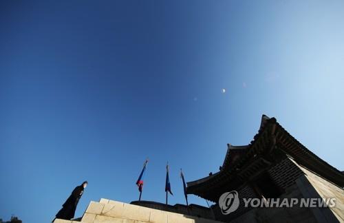 This file photo taken on Dec. 30, 2020, shows a clear winter sky over the Hwaseong Fortress in Suwon, south of Seoul. (Yonhap)