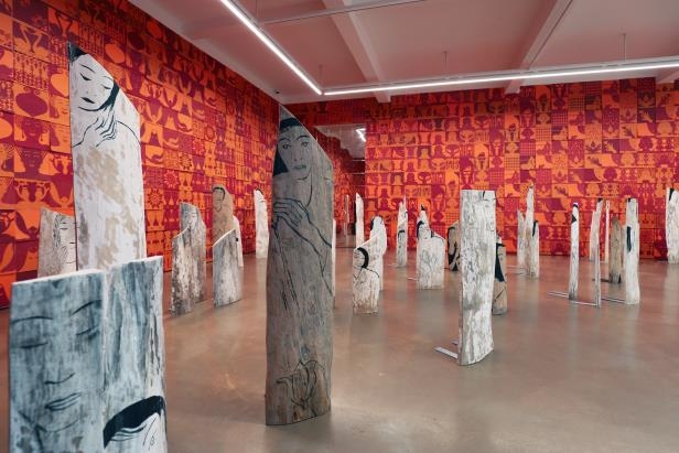 This photo, provided by Hakgojae Gallery, shows painter Yun Suk-nam's 2021 installation work "Red Room." (PHOTO NOT FOR SALE) (Yonhap)