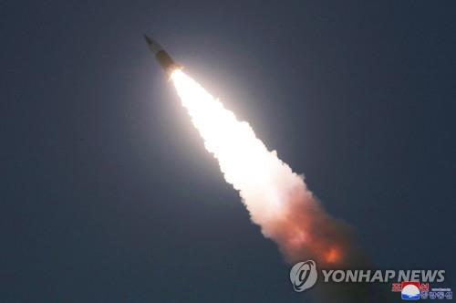(2nd LD) N. Korea fires 2 unidentified projectiles into East Sea: JCS