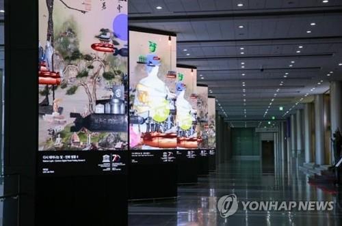 Media artist Lee Lee-nam's artworks are on display at the COEX Convention & Exhibition Center in Seoul on Oct. 7, 2020, in this photo provided by the Korean National Commission for UNESCO. (PHOTO NOT FOR SALE) (Yonhap)