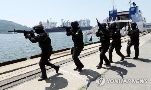 This file photo, taken June 21, 2018, shows the Hwarang training under way in the city of Incheon, 40 kilometers west of Seoul. (Yonhap)